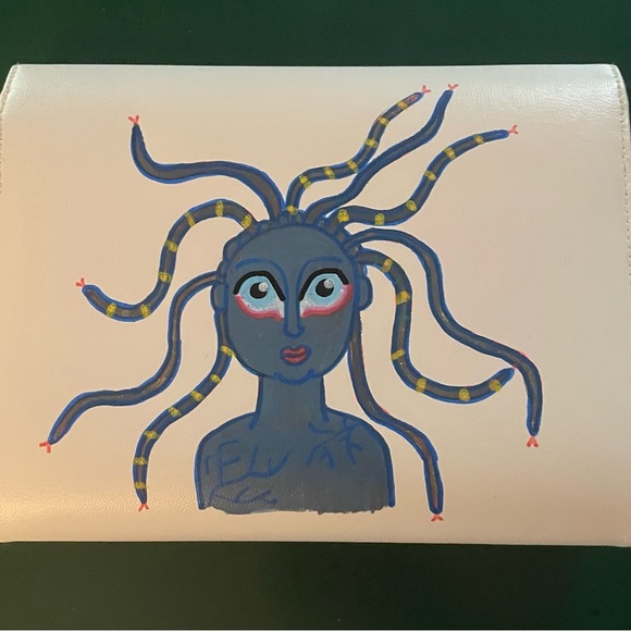 White Medusa - Picture 3 of 4